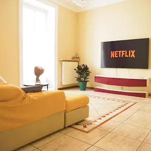  Apartment Wonderful Downtown Apartment-hd Netflix, King-size Bed, Two Minutes' Walk From Metro Italy